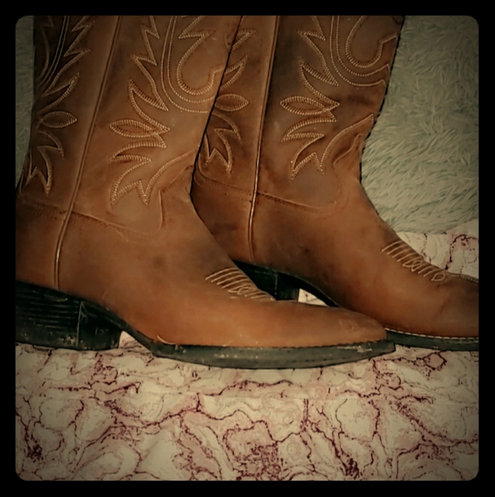 Ariat cowgirl boots